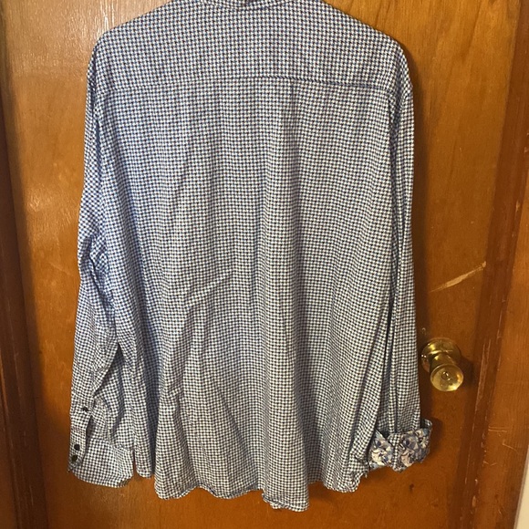Robert Graham Casual Button Down Shirt 3XL Blue/White with Skull Motif Cuff - Picture 5 of 5